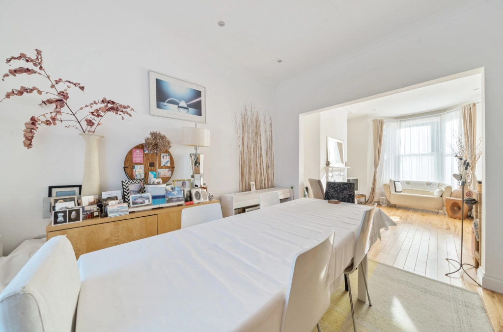 4 bedrooms houses for sale in North End Road, Golders Green - NW11 view 4