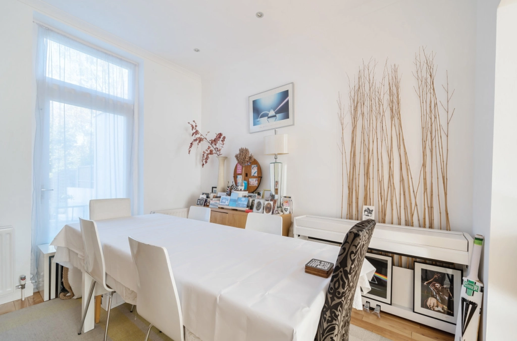 4 bedrooms houses for sale in North End Road, Golders Green - NW11 view 9