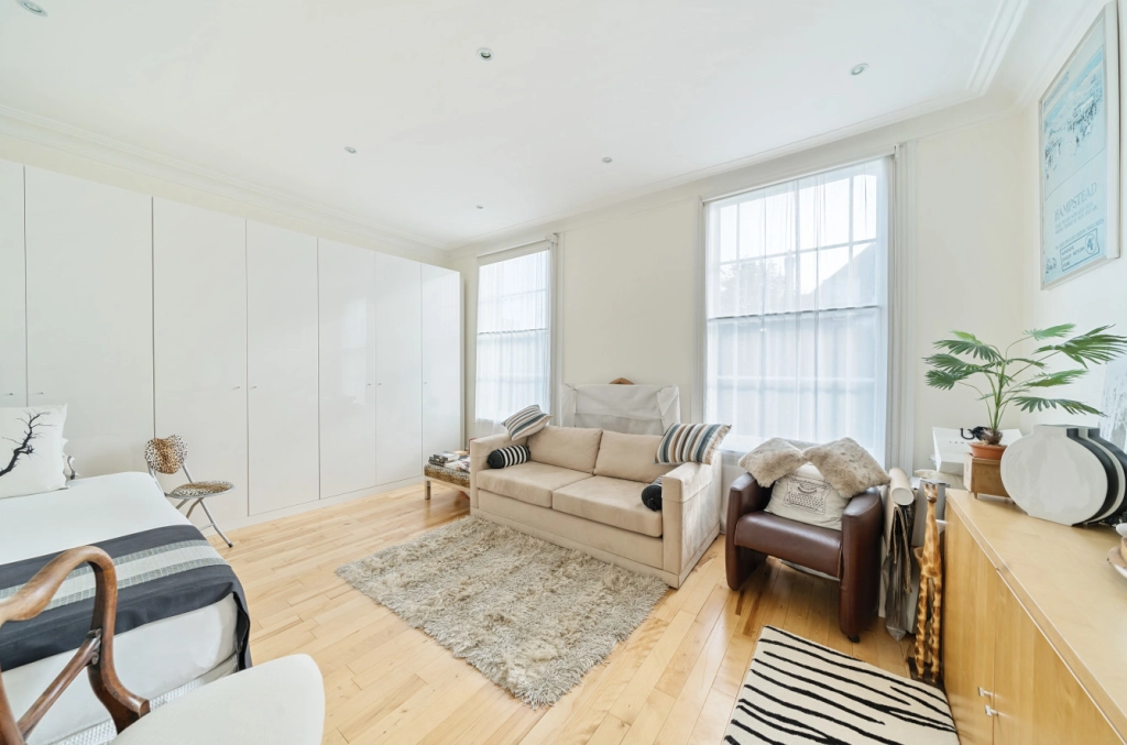 4 bedrooms houses for sale in North End Road, Golders Green - NW11 view 6