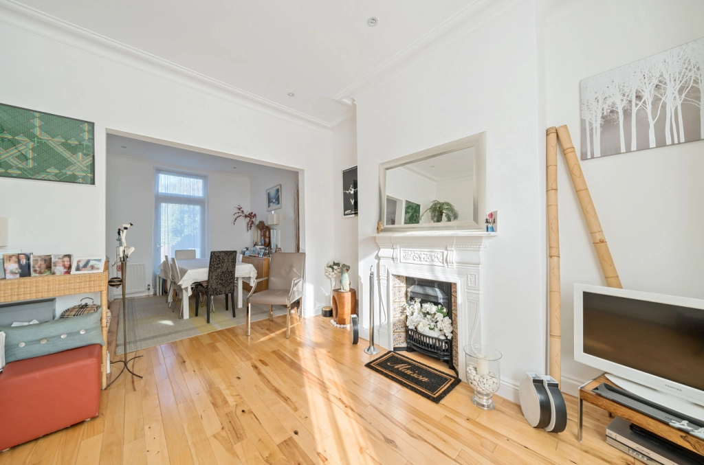 4 bedrooms houses for sale in North End Road, Golders Green - NW11 view 20