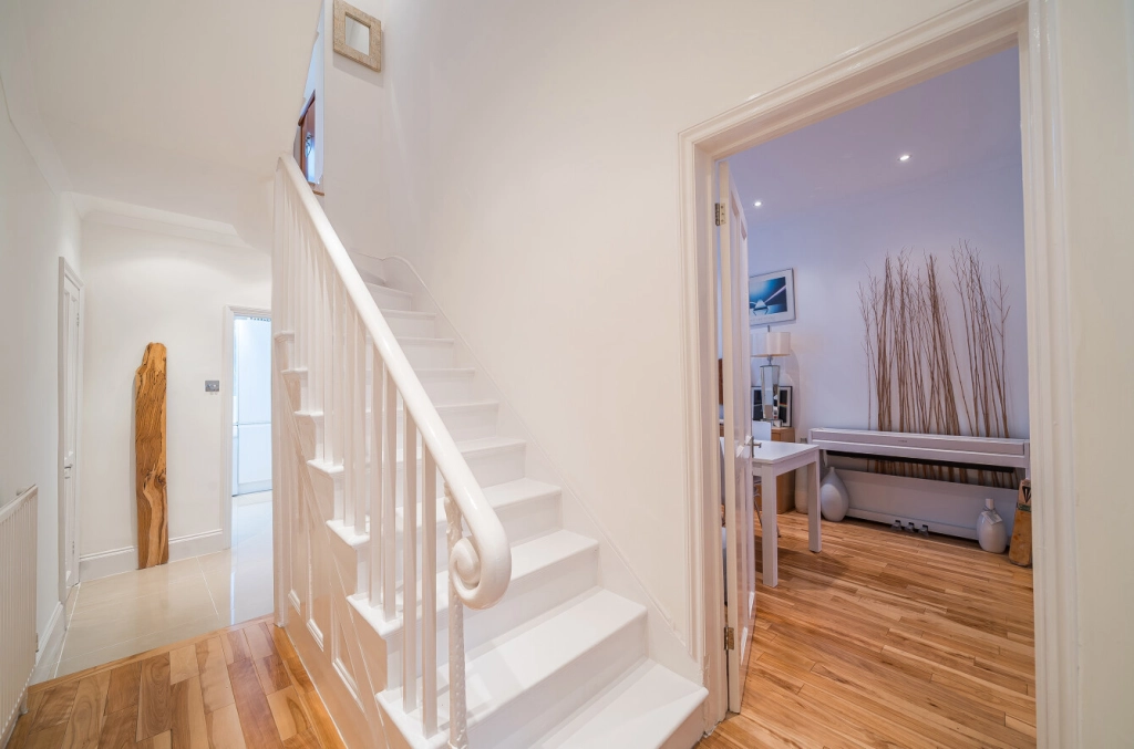 4 bedrooms houses for sale in North End Road, Golders Green - NW11 view 13