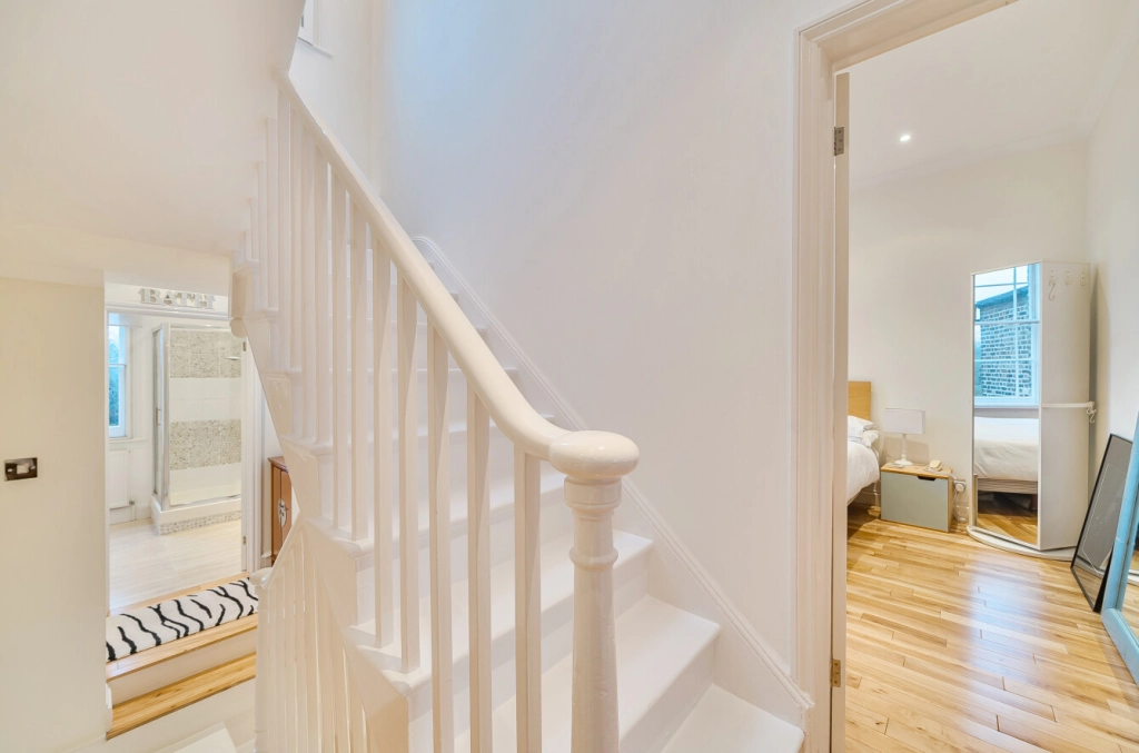 4 bedrooms houses for sale in North End Road, Golders Green - NW11 view 16