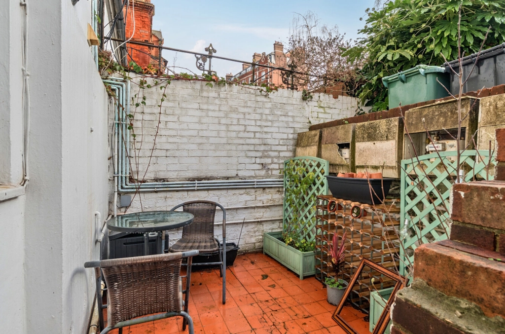 Studio apartments/flats for sale in Greencroft Gardens, London - NW6 view 7