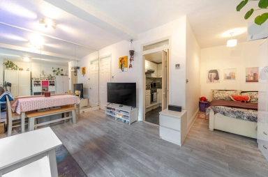 Greencroft Gardens, London - NW6 view 11