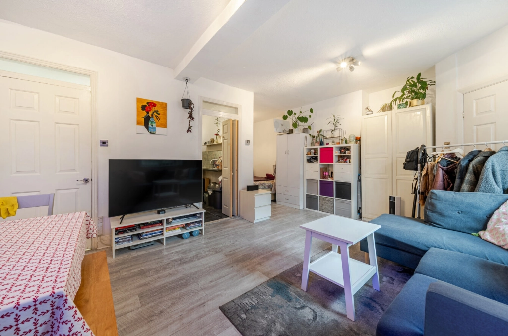 Studio apartments/flats for sale in Greencroft Gardens, London - NW6 view 2