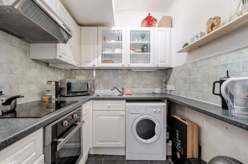 Studio apartments/flats for sale in Greencroft Gardens, London - NW6 view 5