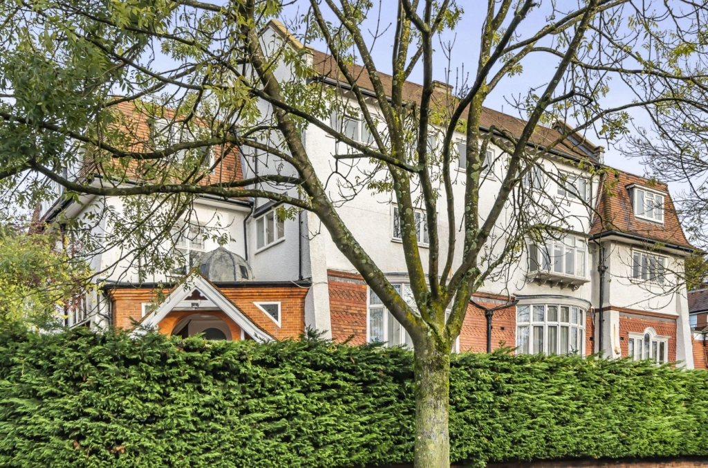 3 bedrooms apartments/flats to sale in Frognal Lane, Hampstead-image 1