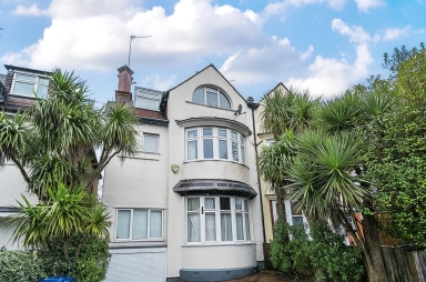 North End Road, London NW11 image 12