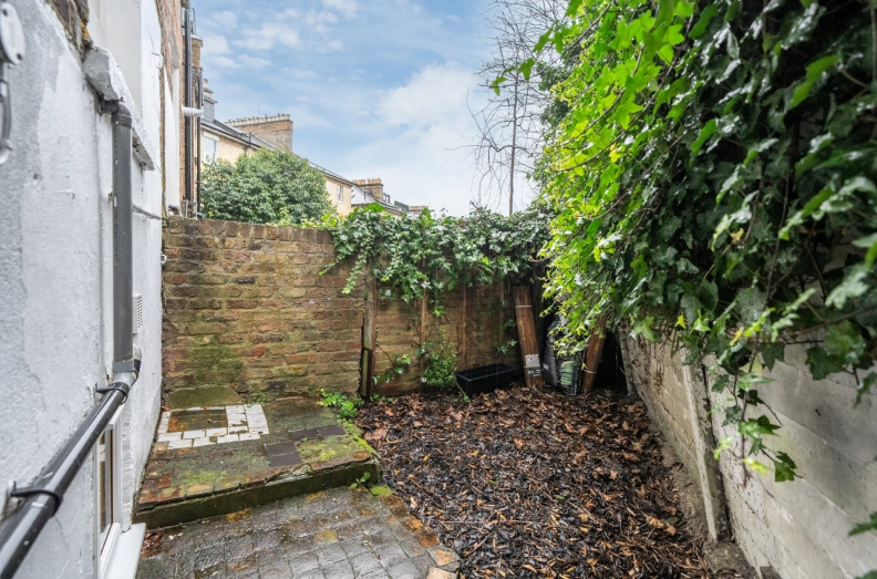 1 bedroom apartments/flats for sale in Gayton Road, London - NW3 view 6
