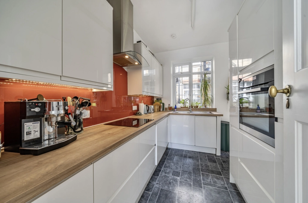 3 bedrooms apartments/flats for sale in Muswell Hill Road, London - N6 view 7