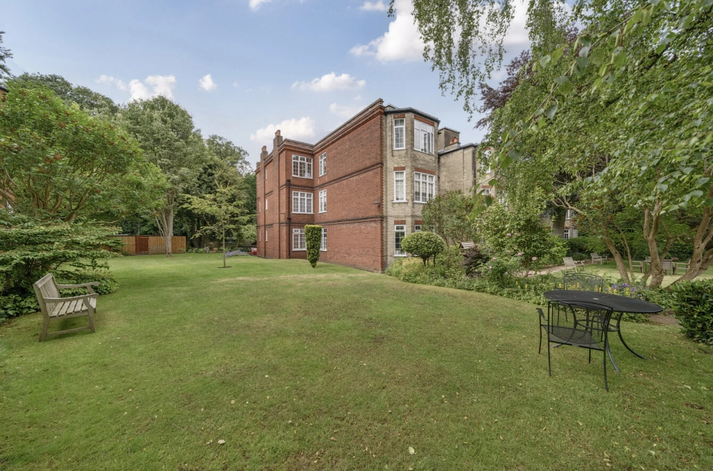 3 bedrooms apartments/flats to sale in Muswell Hill Road, London-image 1