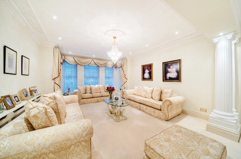 13 bedrooms houses for sale in Hocroft Road, Hampstead Borders - NW2 view 3