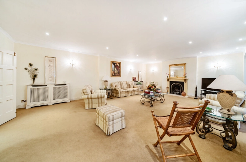 13 bedrooms houses for sale in Hocroft Road, Hampstead Borders - NW2 view 15