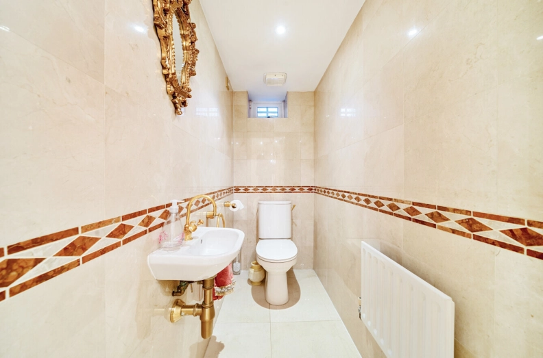 13 bedrooms houses for sale in Hocroft Road, Hampstead Borders - NW2 view 18