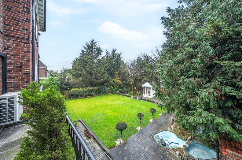 13 bedrooms houses for sale in Hocroft Road, Hampstead Borders - NW2 view 11