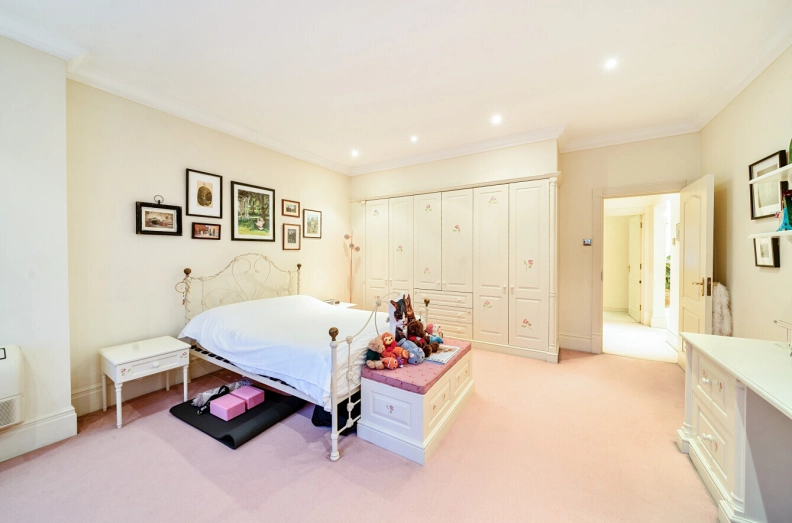 13 bedrooms houses for sale in Hocroft Road, Hampstead Borders - NW2 view 17