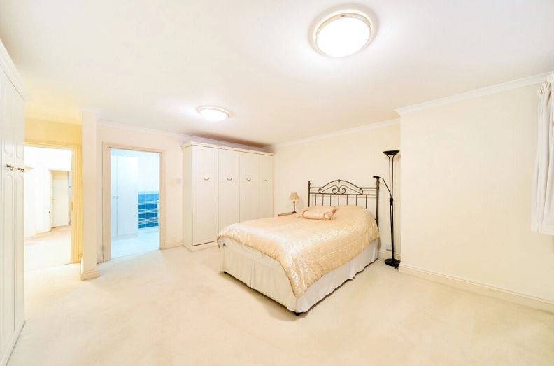13 bedrooms houses for sale in Hocroft Road, Hampstead Borders - NW2 view 10