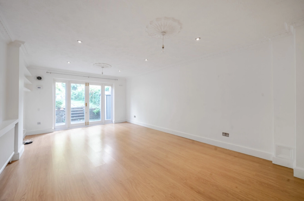 2 bedrooms apartments/flats for sale in Chatsworth Road, Mapesbury - NW2 view 2