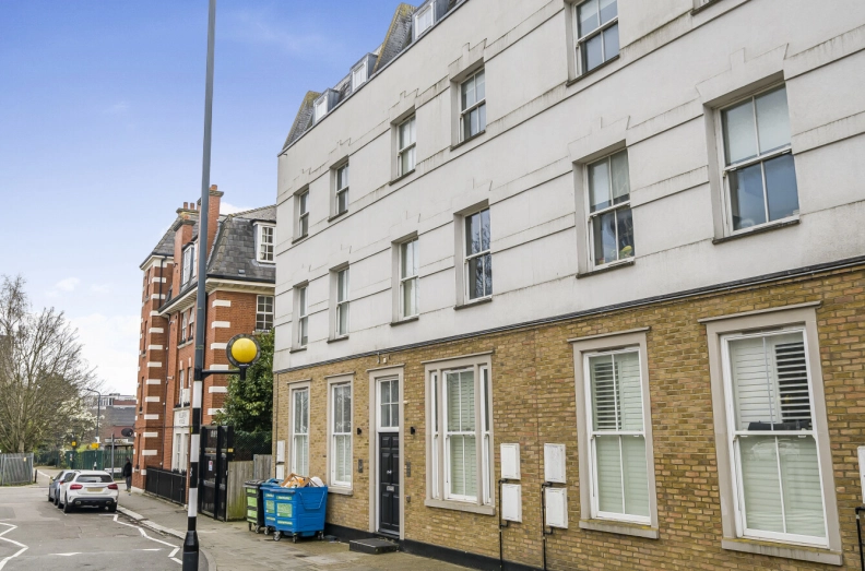 2 bedrooms apartments/flats to sale in Malvern Road, London-image 2