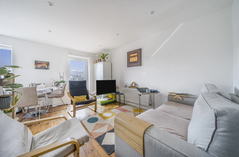 2 bedrooms apartments/flats to sale in Malvern Road, London-image 3