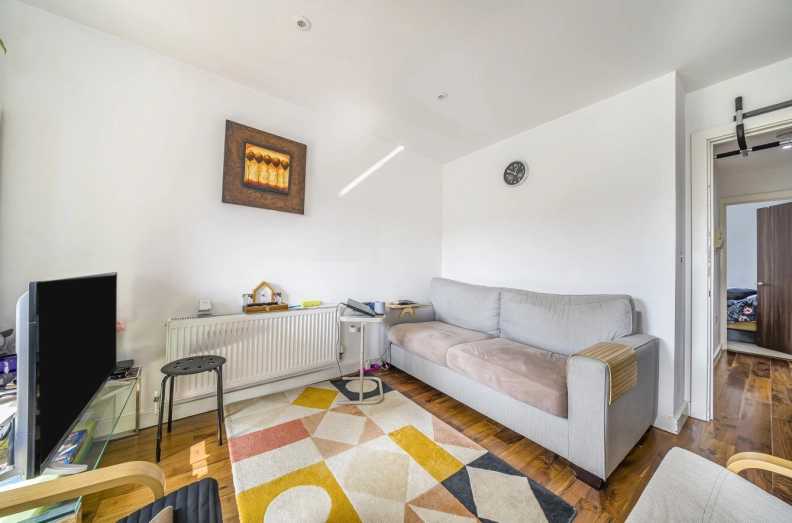 2 bedrooms apartments/flats to sale in Malvern Road, London-image 4