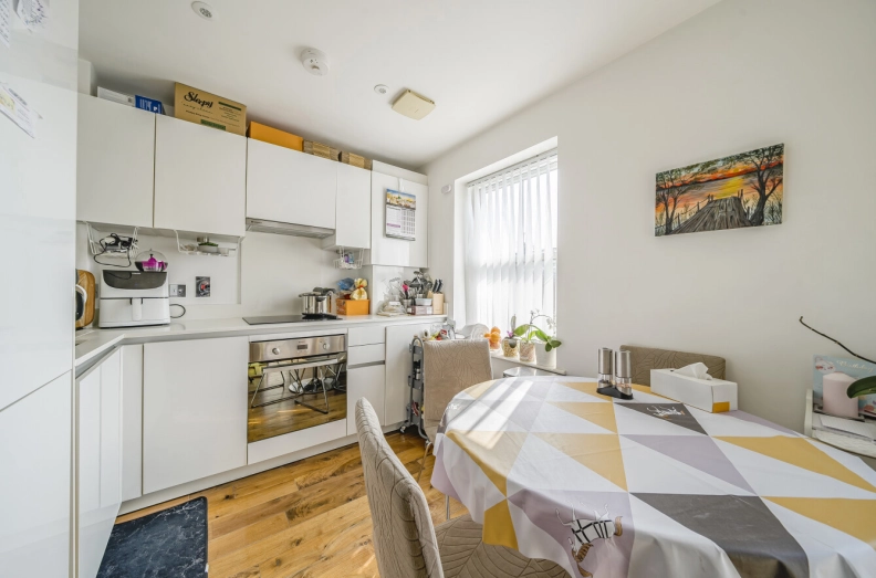 2 bedrooms apartments/flats to sale in Malvern Road, London-image 6