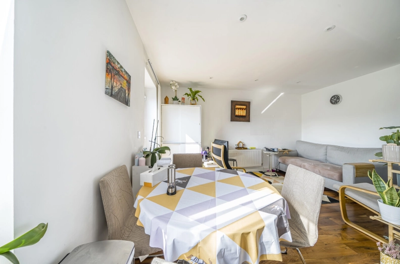 2 bedrooms apartments/flats to sale in Malvern Road, London-image 16