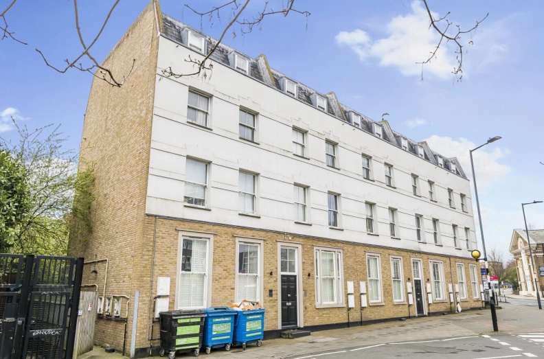 2 bedrooms apartments/flats to sale in Malvern Road, London-image 1