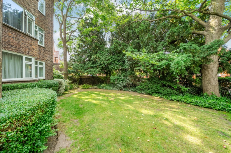 3 bedrooms apartments/flats to sale in Avenue Close, St. John's Wood-image 3