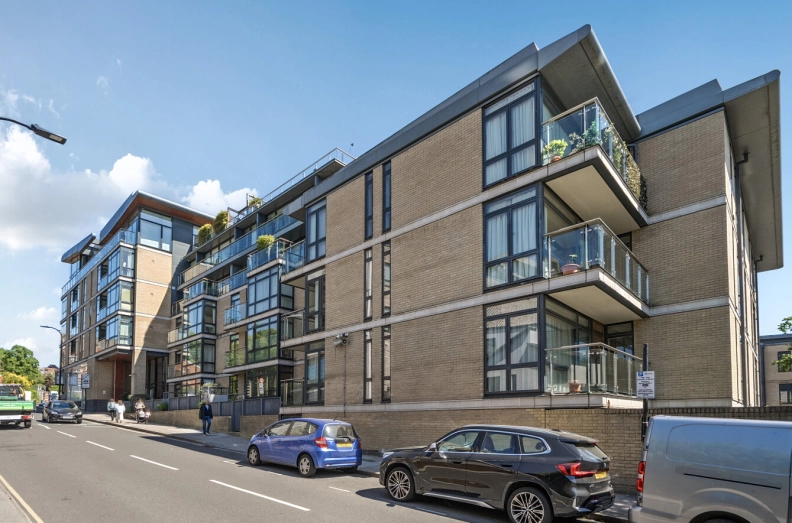 3 bedrooms apartments/flats to sale in Lymington Road, West Hampstead-image 2