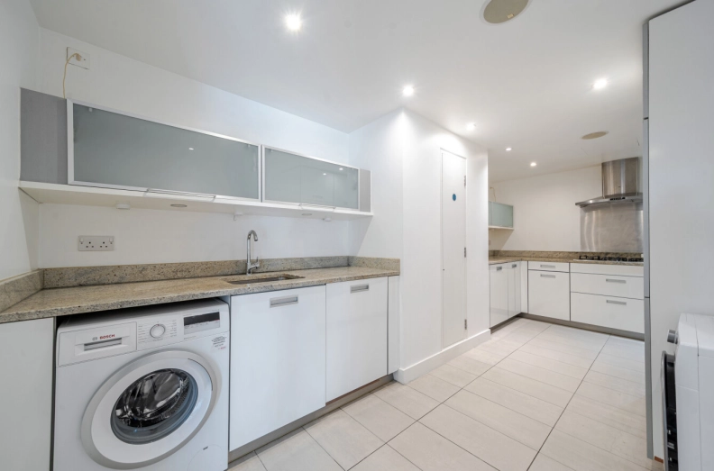 3 bedrooms apartments/flats to sale in Lymington Road, West Hampstead-image 4