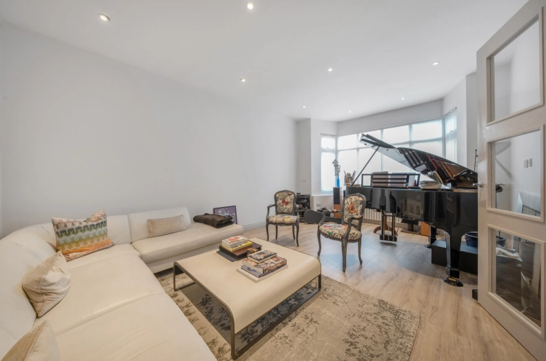 6 bedrooms houses to sale in The Ridgeway, Golders Green-image 2