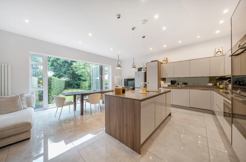 6 bedrooms houses to sale in The Ridgeway, Golders Green-image 3