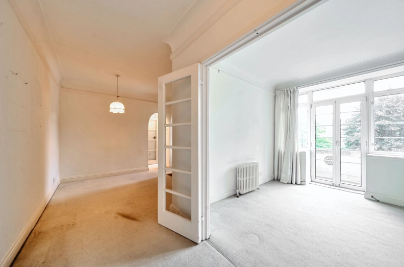 1 bedroom apartments/flats to sale in Belsize Avenue, London-image 8