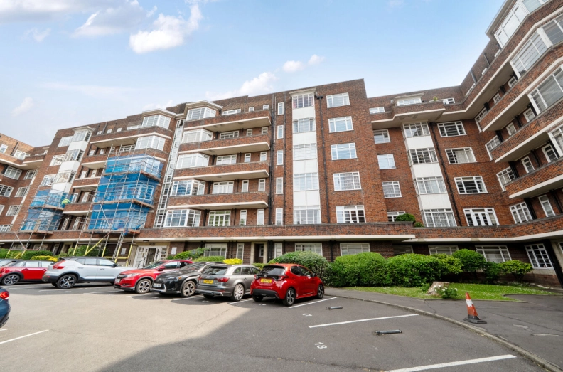 1 bedroom apartments/flats to sale in Belsize Avenue, London-image 13
