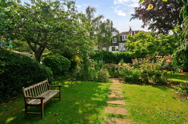 1 bedroom apartments/flats to sale in Belsize Avenue, London-image 14