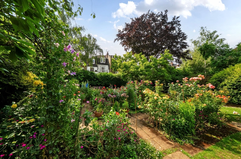 1 bedroom apartments/flats to sale in Belsize Avenue, London-image 5
