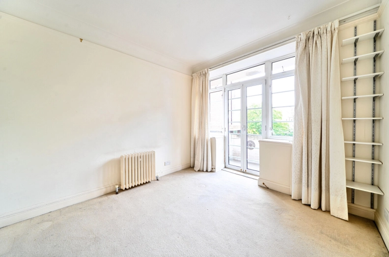 1 bedroom apartments/flats to sale in Belsize Avenue, London-image 3