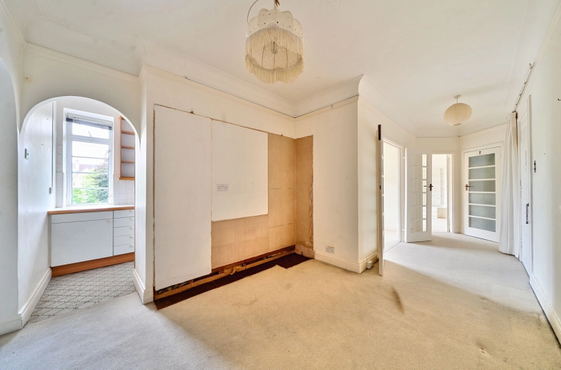 1 bedroom apartments/flats to sale in Belsize Avenue, London-image 20