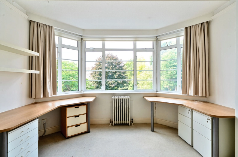 1 bedroom apartments/flats to sale in Belsize Avenue, London-image 21
