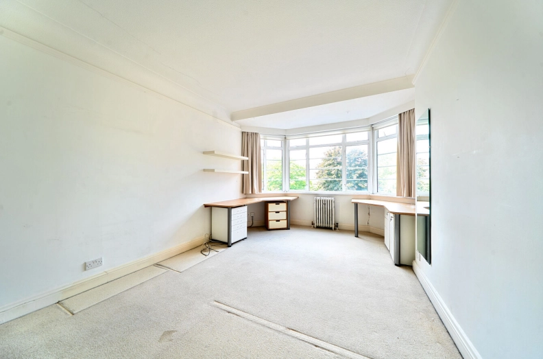 1 bedroom apartments/flats to sale in Belsize Avenue, London-image 22