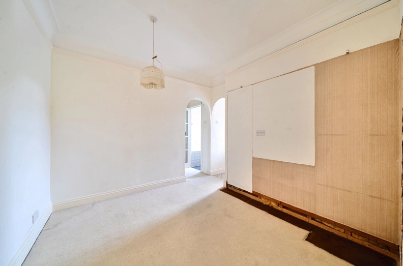 1 bedroom apartments/flats to sale in Belsize Avenue, London-image 19