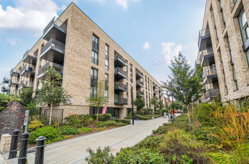 3 bedrooms apartments/flats to sale in Fisherton Street, London-image 1