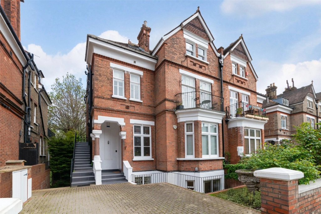 3 bedrooms apartments/flats for sale in Priory Road, South Hampstead - NW6 view 1