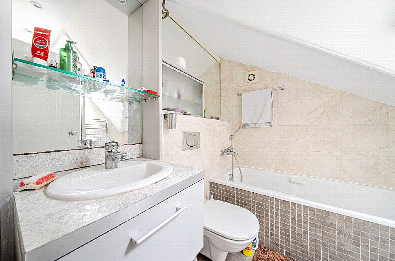 2 bedrooms apartments/flats for sale in Belsize Lane, Belsize Park - NW3 view 9