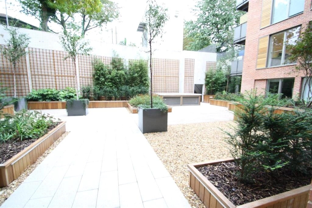 3 bedrooms apartments/flats for sale in Maygrove Road, West Hampstead - NW6 view 17