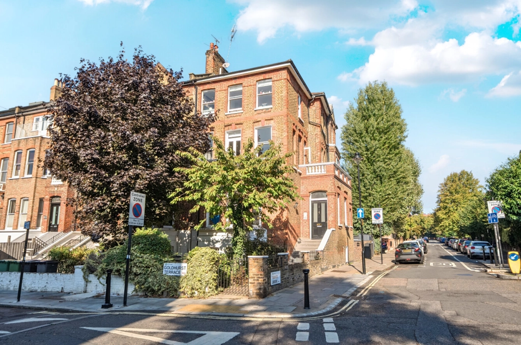 2 bedrooms apartments/flats for sale in Goldhurst Terrace, South Hampstead - NW6 view 1