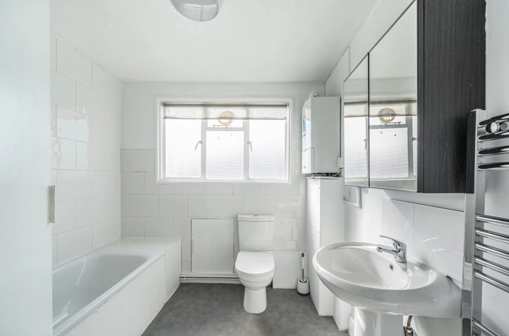 3 bedrooms apartments/flats for sale in Belsize Grove, Belsize Park - NW3 view 8