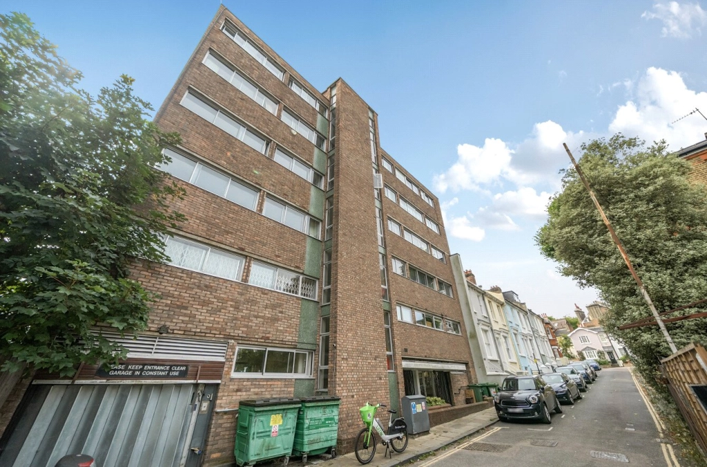 3 bedrooms apartments/flats for sale in Vale of Health, Hampstead - NW3 view 9