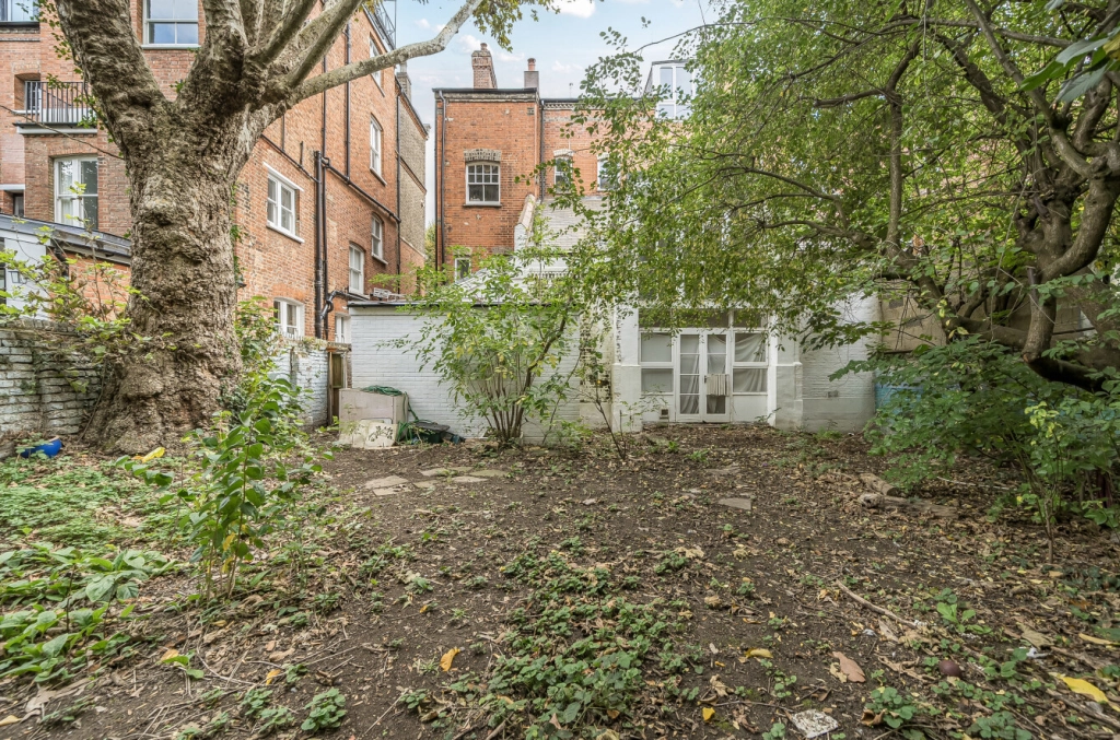 Studio apartments/flats for sale in Fellows Road, London - NW3 view 4